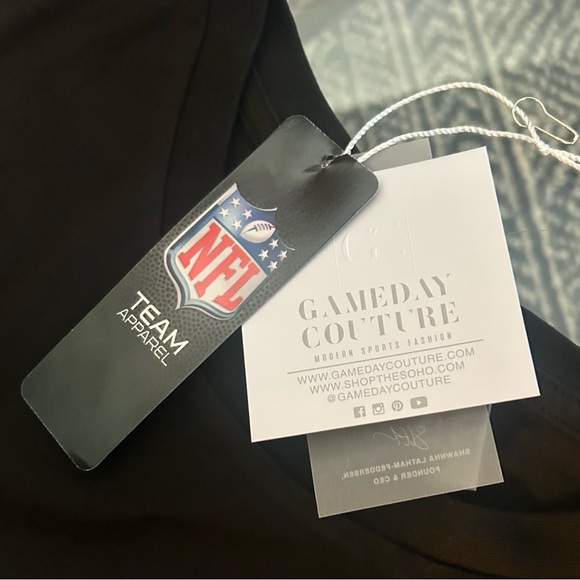 Miami Dolphins T-shirt NWT Size M Black with Gold Sparkles - Picture 4 of 6